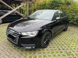 Schwarz Gebraucht 2015 Audi A3 Attraction Limousine | 8.790 € (Fairer Preis)