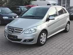Silber Gebraucht 2011 Mercedes B180 Van / Kleinbus | 5.450 € (Fairer Preis)