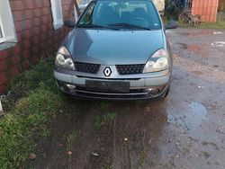 Blau Gebraucht 2002 Renault Clio II Kleinwagen | 1.800 €