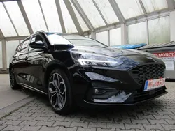 Schwarz Gebraucht 2019 Ford Focus ST-Line Limousine | 15.900 € (Guter Preis)