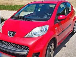 Rot Gebraucht 2012 Peugeot 107 Kleinwagen | 2.499 €