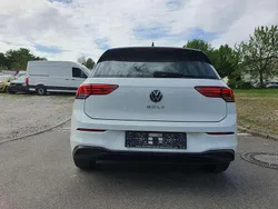 Weiß Gebraucht 2021 VW Golf VIII Limousine | 13.999 €