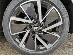 Graphitgrau metallic Neu 2025 Skoda Octavia SportLine Kombi | 37.429 € (Etwas zu teuer)