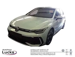 Crystal ice blue metallic Gebraucht 2024 VW Golf VIII R-line Limousine | 29.820 € (Fairer Preis)