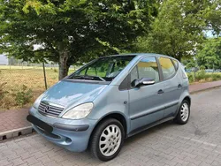 Blau Gebraucht 2003 Mercedes A140 Kleinwagen | 2.200 €