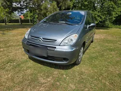 Grau Gebraucht 2004 Citroën Xsara Picasso Van / Kleinbus | 1.750 €