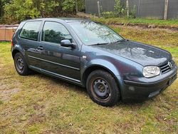 Schwarz Gebraucht 2003 VW Golf IV Kleinwagen | 750 €
