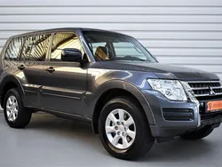 Grau Gebraucht 2017 Mitsubishi Pajero SUV | 34.990 € (Fairer Preis)