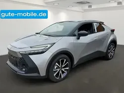 Schwarz shimmering silver metallic / dach schwarz Neu 2024 Toyota C-HR Team SUV | 33.900 € (Fairer Preis)