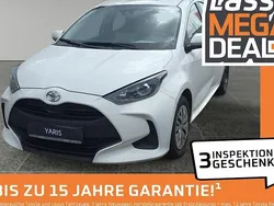 Schneeweiß Gebraucht 2022 Toyota Yaris Basis Limousine | 12.480 € (Fairer Preis)