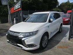 Weiß Gebraucht 2021 Mitsubishi Outlander P-HEV Plus SUV | 16.999 € (Fairer Preis)