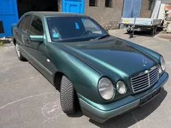 Grün Gebraucht 1996 Mercedes E230 Classic Limousine | 4.700 € (Teuer)