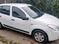 Weiß Gebraucht 2009 Dacia Sandero Kleinwagen | 650 € (Guter Preis)