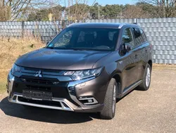 Braun Gebraucht 2020 Mitsubishi Outlander P-HEV Plus SUV | 22.900 € (Fairer Preis)