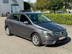 Grau Gebraucht 2012 Mercedes B200 Van / Kleinbus | 12.990 € (Fairer Preis)