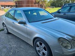 Silber Gebraucht 2003 Mercedes E220 Limousine | 2.850 €