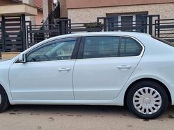 Weiß Gebraucht 2015 Skoda Superb Elegance Limousine | 9.800 € (Fairer Preis)