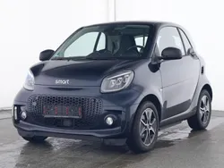 Sapphire blue metallic Gebraucht 2024 Smart ForTwo Electric Drive Coupé | 17.222 € (Teuer)