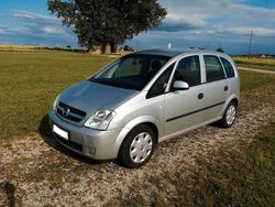 Grau Gebraucht 2004 Opel Meriva Essentia Van / Kleinbus | 3.400 € (Fairer Preis)
