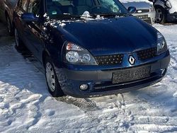 Blau Gebraucht 2002 Renault Clio II Kleinwagen | 850 €