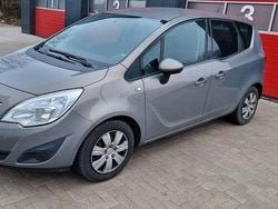 Silber Gebraucht 2011 Opel Meriva Edition Van / Kleinbus | 2.500 € (Guter Preis)