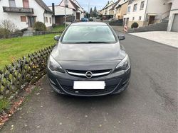 Schwarz Gebraucht 2013 Opel Astra Edition Limousine | 5.400 € (Fairer Preis)