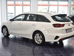 Weiß Gebraucht 2021 Kia Ceed Sportswagon Vision Kombi | 14.470 € (Fairer Preis)