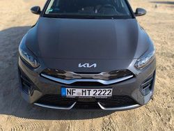 Grau Gebraucht 2023 Kia Ceed Sportswagon Kombi | 22.200 € (Superpreis)