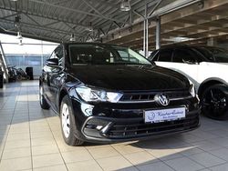 Deep black perleffekt Gebraucht 2022 VW Polo Life Limousine | 15.990 € (Fairer Preis)