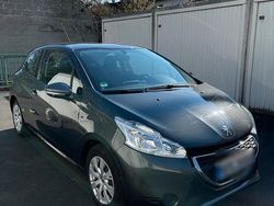 Grau Gebraucht 2014 Peugeot 208 Kleinwagen | 3.000 € (Superpreis)