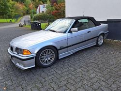 Silber Gebraucht 1995 BMW 328 Cabriolet Cabrio | 14.900 €