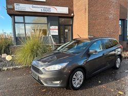 Grau Gebraucht 2017 Ford Focus Business Edition Limousine | 7.250 € (Fairer Preis)