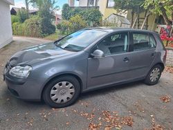 Grau Gebraucht 2004 VW Golf IV Kleinwagen | 3.590 €