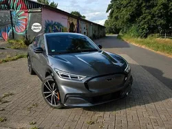 Grau Gebraucht 2024 Ford Mustang Mach-E Extended Range SUV | 40.500 € (Guter Preis)
