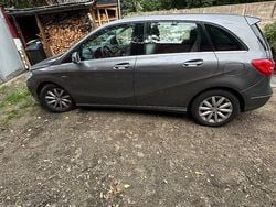 Weiß Gebraucht 2012 Mercedes B180 Van / Kleinbus | 12.499 € (Teuer)