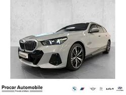 Grau Gebraucht 2024 BMW 520 M Sport Kombi | 54.840 € (Superpreis)