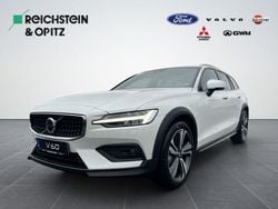 Crystalwhite pearl Gebraucht 2022 Volvo V60 CC Plus Kombi | 49.990 €