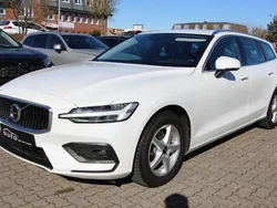 Weiß Gebraucht 2019 Volvo V60 Momentum Kombi | 20.900 € (Teuer)