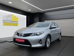 Silber Gebraucht 2013 Toyota Auris Touring Sports Life+ Kombi | 13.999 € (Teuer)