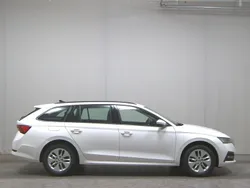 Weiss Gebraucht 2023 Skoda Octavia Ambition Kombi | 15.380 € (Superpreis)