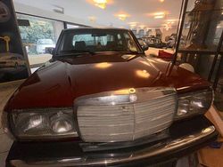 Rot Gebraucht 1983 Mercedes 240 Limousine | 10.500 €