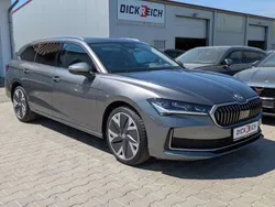 Graphitegrau metallic Gebraucht 2024 Skoda Superb Selection Kombi | 38.950 € (Superpreis)