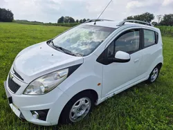 Weiß Gebraucht 2011 Chevrolet Spark Kleinwagen | 2.030 € (Fairer Preis)