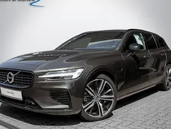 Grau Gebraucht 2022 Volvo V60 Plus Kombi | 35.890 € (Guter Preis)