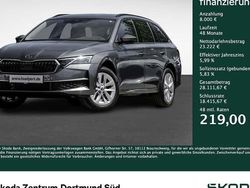 Grau Gebraucht 2024 Skoda Octavia Selection Kombi | 31.222 € (Guter Preis)