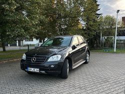 Schwarz Gebraucht 2005 Mercedes ML320 SUV | 6.000 €