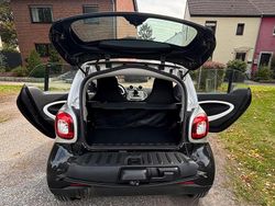 Schwarz Gebraucht 2016 Smart ForTwo Coupé Kleinwagen | 8.500 €