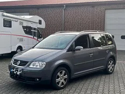 Grau Gebraucht 2005 VW Touran Van / Kleinbus | 2.149 € (Fairer Preis)