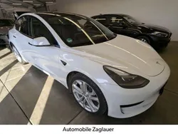 Weiß Gebraucht 2022 Tesla Model 3 Standard Range Plus Limousine | 23.999 € (Superpreis)