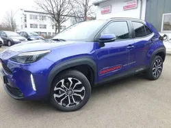 Blau Gebraucht 2024 Toyota Yaris Cross Team SUV | 29.970 € (Etwas zu teuer)